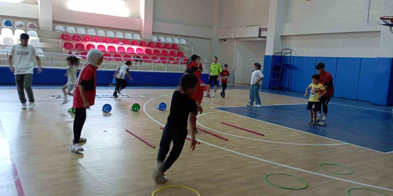 Korkut’ta kort tenisi antrenmanları devam ediyor