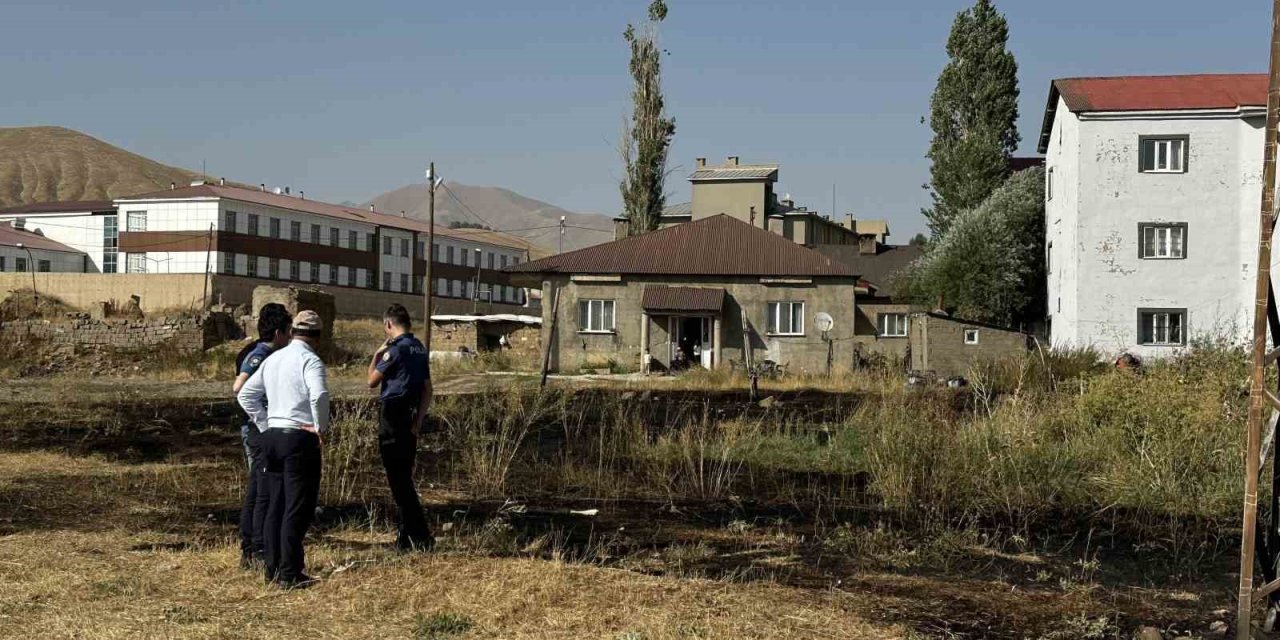 Yüksekova’da anız yangını paniğe yol açtı