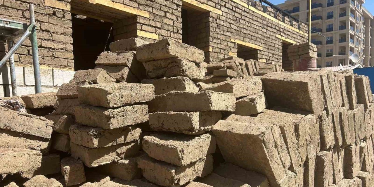 Geleneksel Van mimarisi, kerpiç ile yeniden yükseliyor