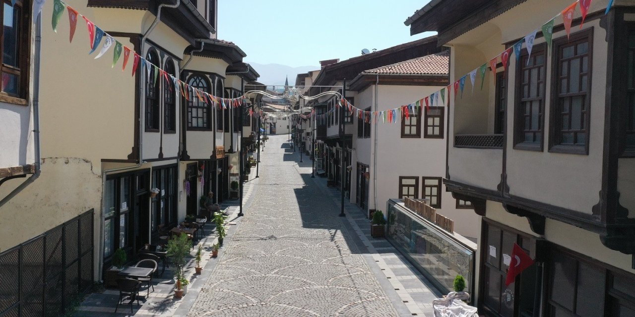 Yeşilyurt Belediyesi ve Kültür Bakanlığı’ndan Lezzet Caddesi için iş birliği