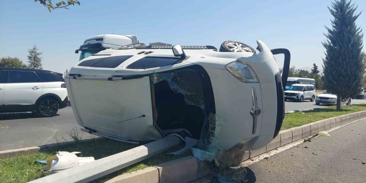 Malatya’da kontrolden çıkan hafif ticari araç devrildi: 1 yaralı