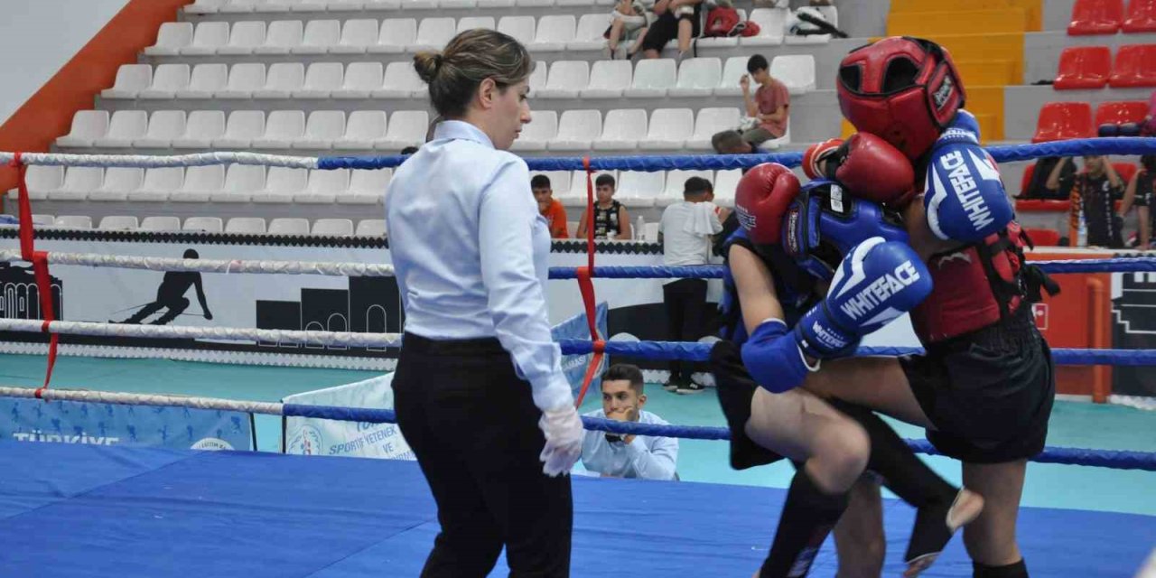 Kars’ta Çocuklar Türkiye Muaythai Şampiyonası nefes kesiyor