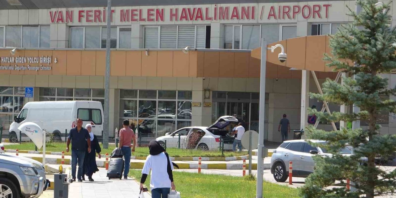 Van’da havalimanının kapatılması turizmcileri tedirgin ediyor