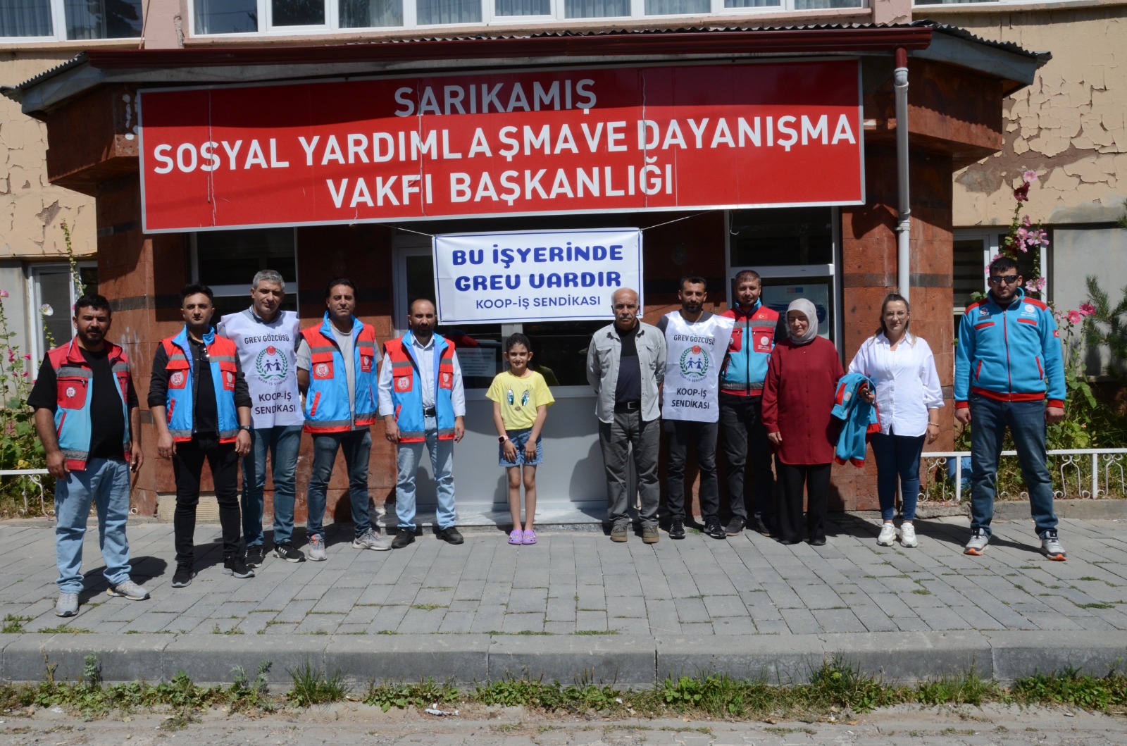 Vakıflar greve başladı