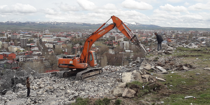 Kars Seyir Tepe yıkıldı