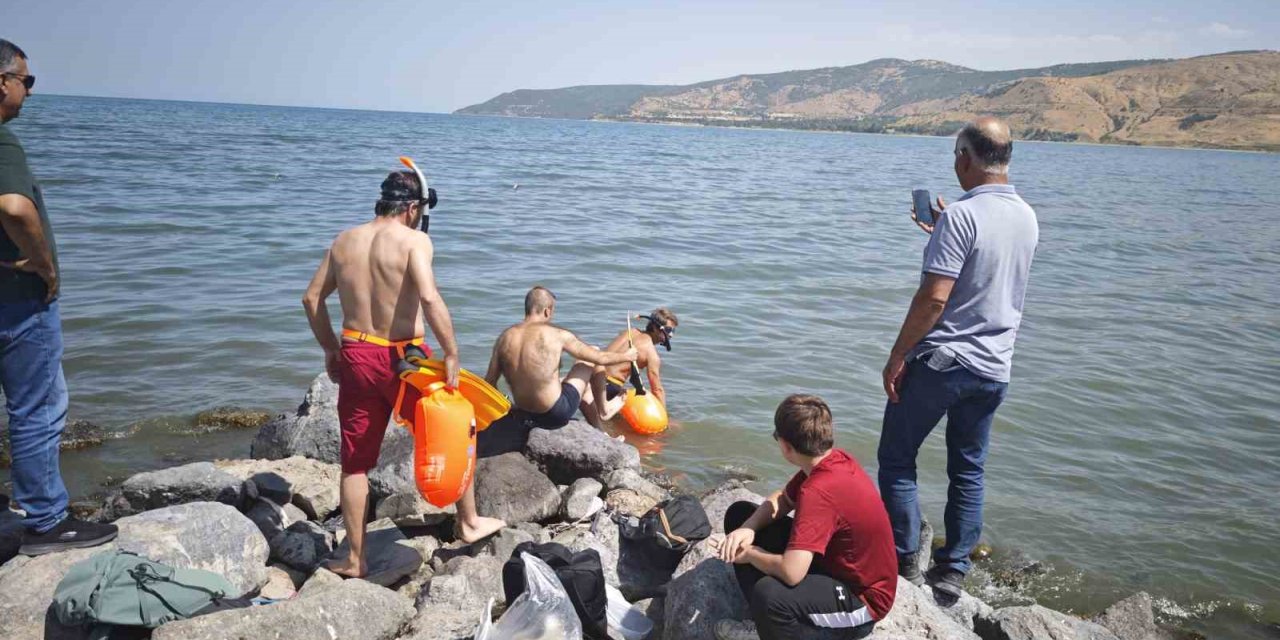30 Ağustos’ta Van Gölü’nde 6 kilometre yüzdüler