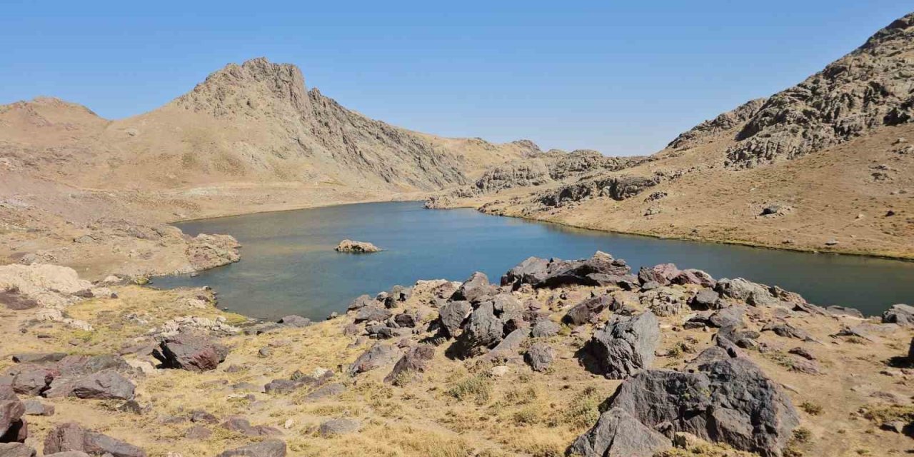 Sat Gölleri doğa tutkunlarını hayran bırakıyor