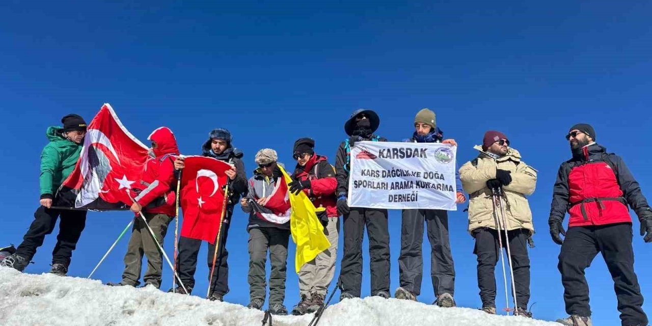 12 sporcu 30 Ağustos’ta Ağrı Dağı’nın zirvesine ulaştı
