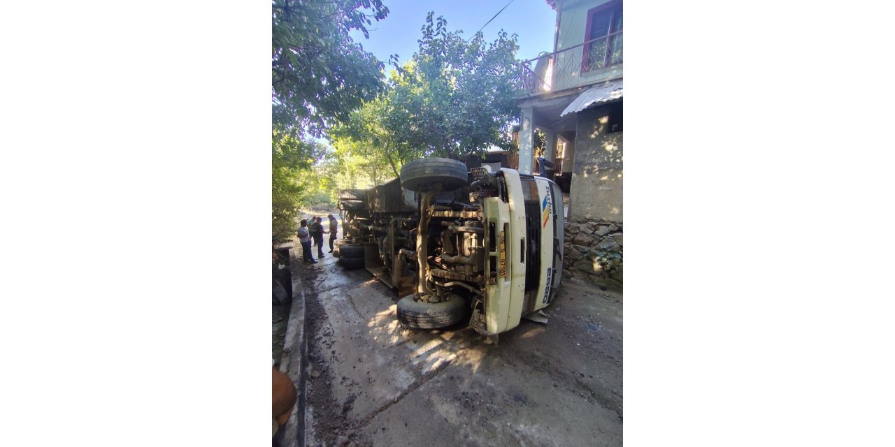 Elazığ’da su tankeri devrildi: 1 yaralı