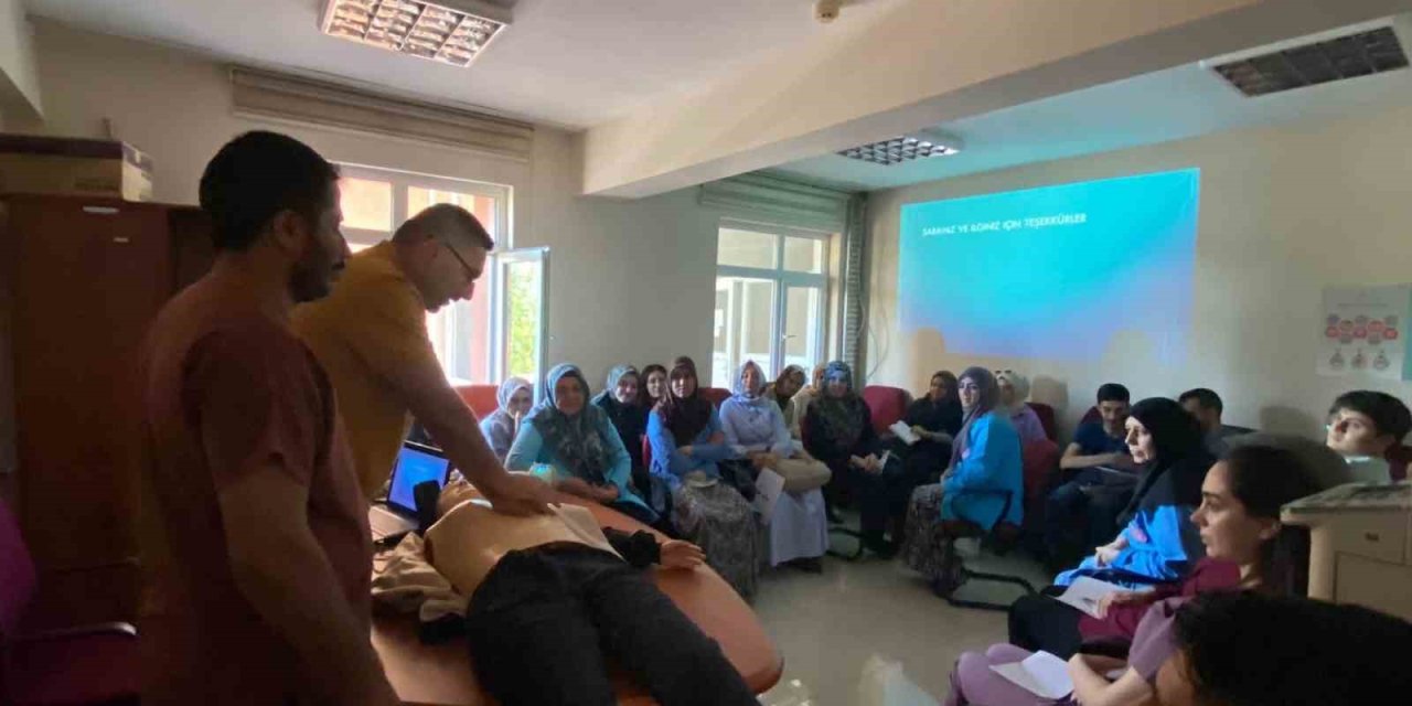 Palu Devlet Hastanesi’nde CPR eğitimi düzenlendi