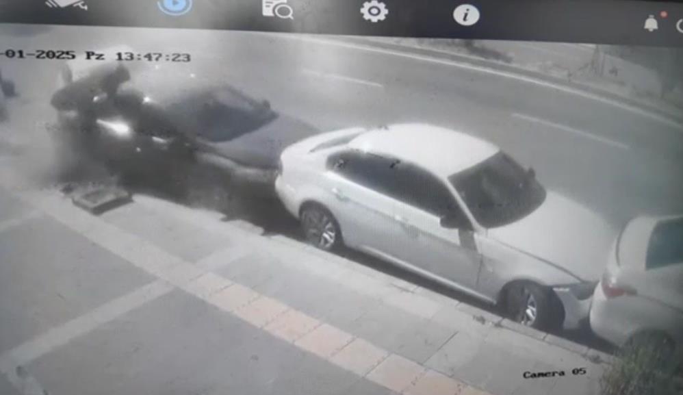 Kars’ta fren yerine gaza basan sürücü 4 araca çarptı