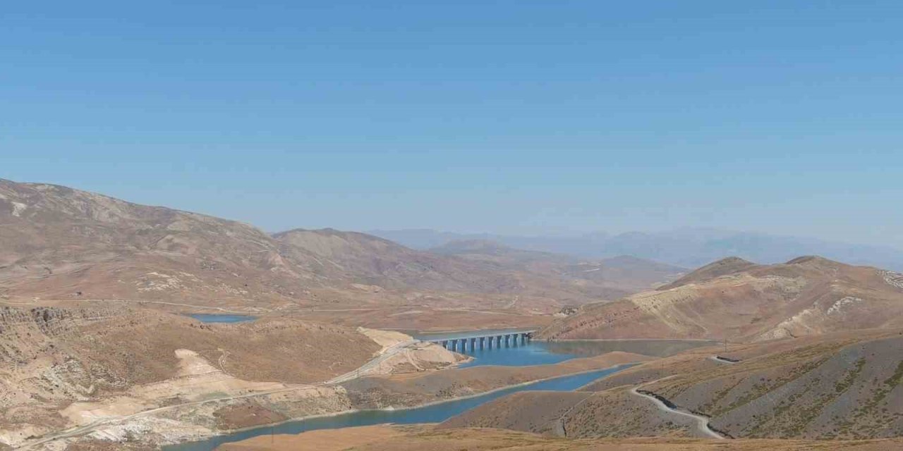 Turnaçayırı Barajı sulamasıyla Erzincanlı çiftçinin yüzü gülecek