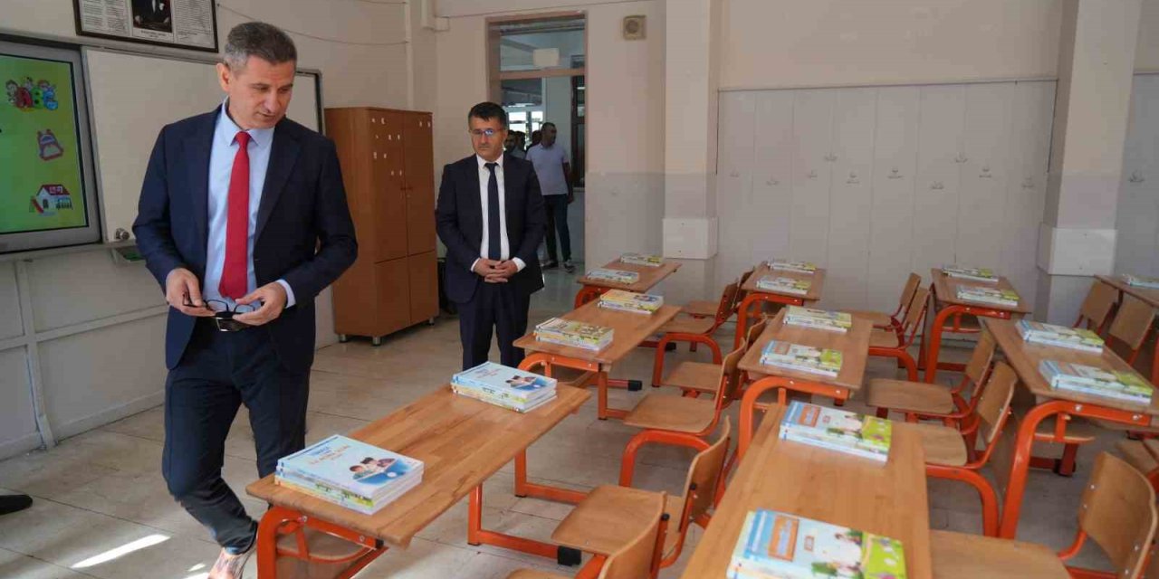 Muş’ta 1 milyondan fazla ders kitabı sıralara bırakıldı