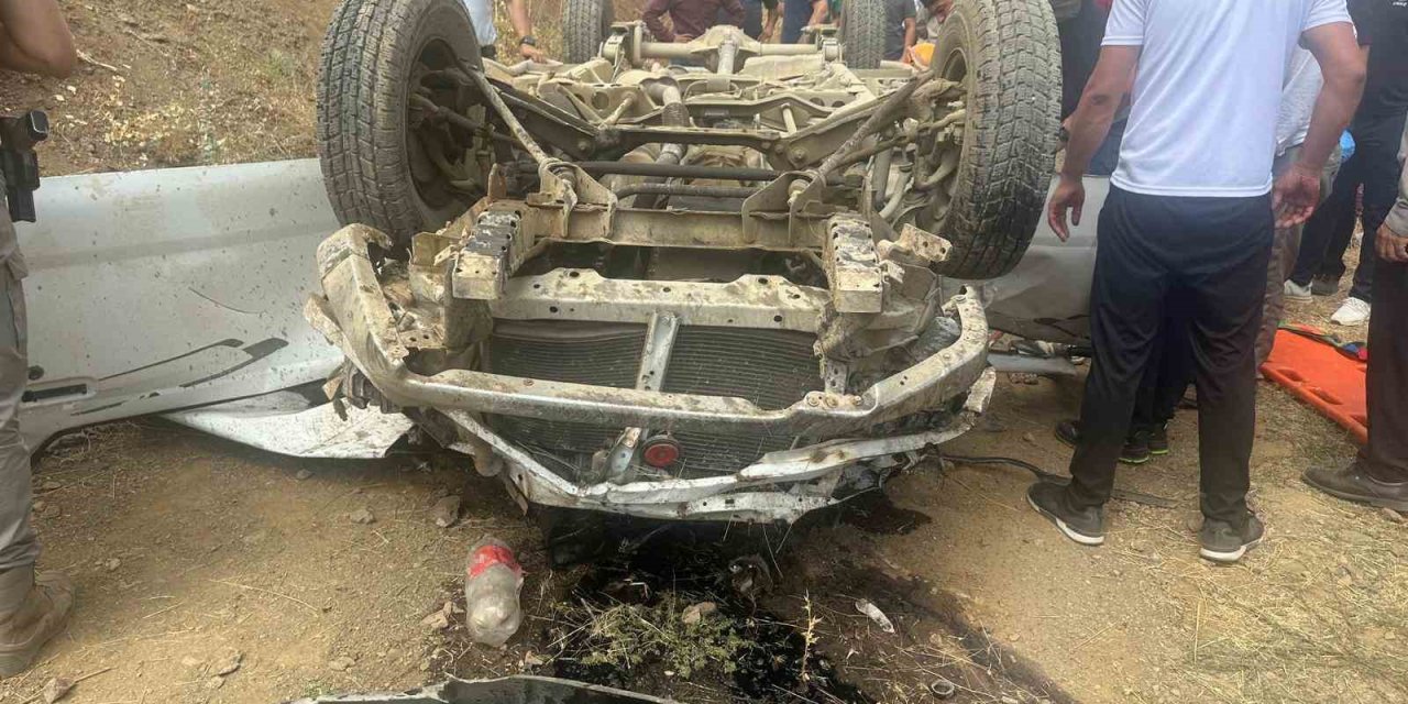 Hakkari’de trafik kazası: 3 ağır yaralı