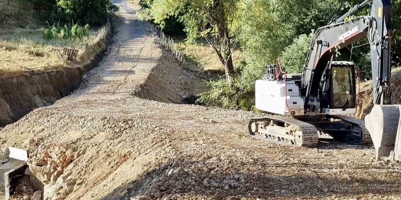 Muş’ta yol yatırımları sürüyor