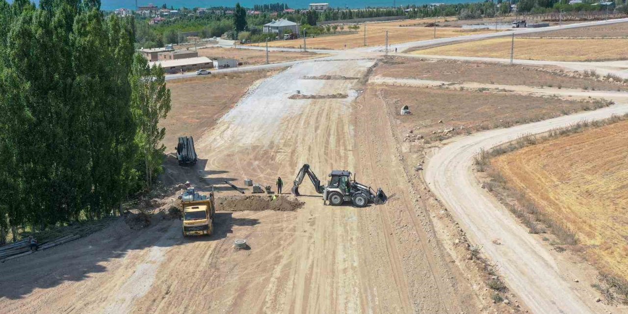 Elmalık yolunda yıkım çalışmaları yapılıyor