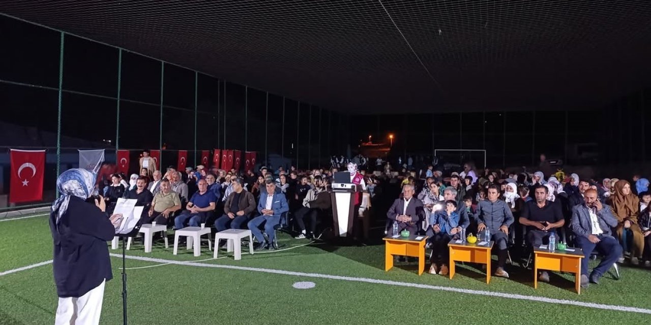 Diyadin’de köy halkına açık hava sineması