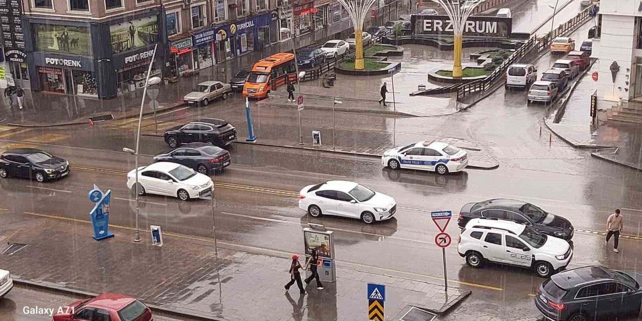 Erzurum yağmurla serinledi