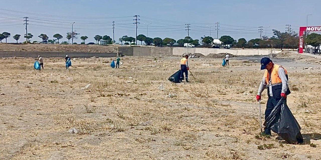 Van Büyükşehir Belediyesi kent genelinde temizlik çalışmalarını sürdürüyor