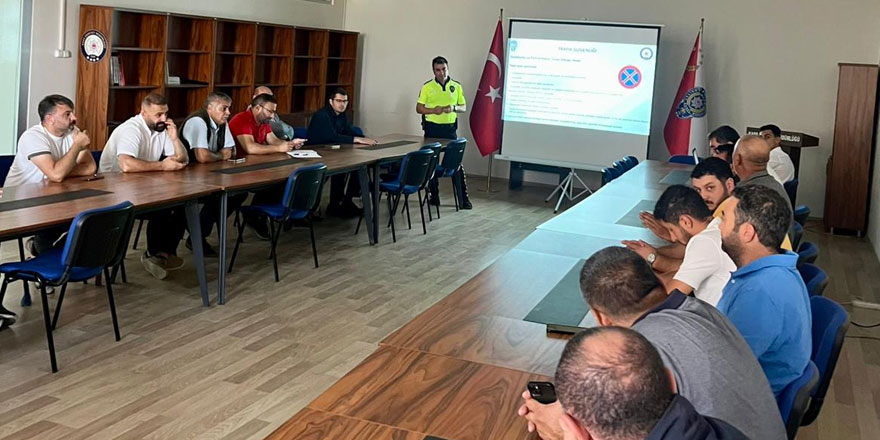 Kars’ta okul servis şoförlerine güvenli sürüş eğitimi