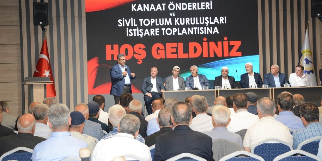 Tatvan’ın ileri gelenleri toplumsal olayların çözümü için toplandı