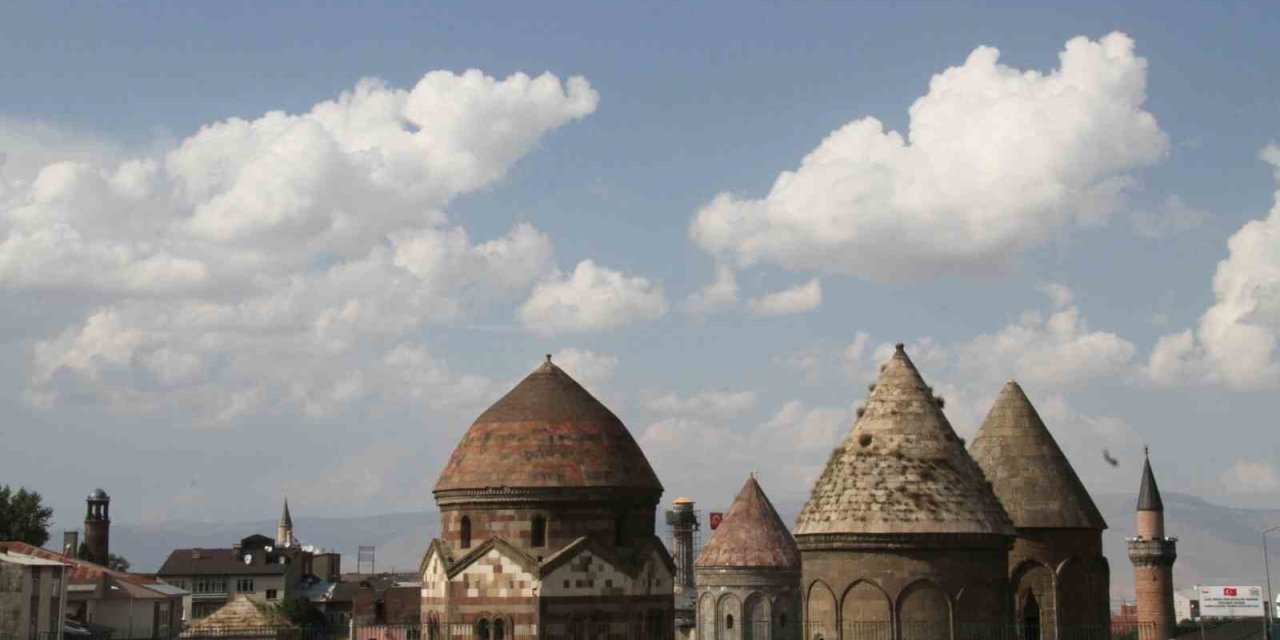 Her kemerde bir dua, her kubbede bir umut