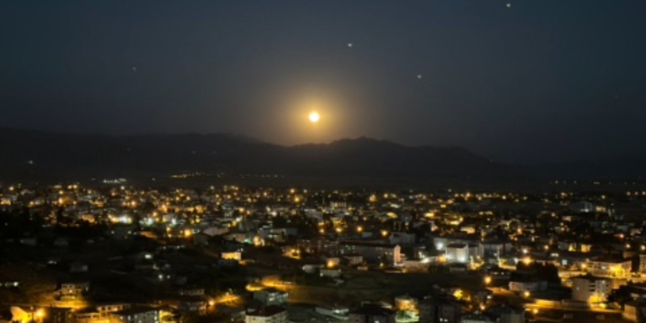 Canan: "Kanlı ay, herhangi bir felaketle bilimsel olarak bağlantılı değildir"