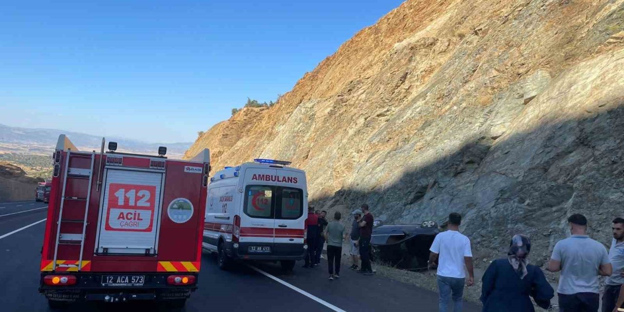 Bingöl’de otomobil takla attı: 3 yaralı