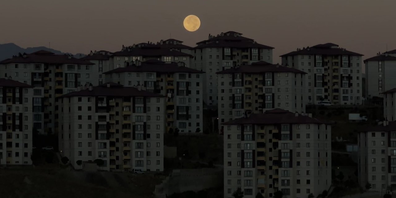 Yüksekova’da dolunay görsel şölen yaşattı