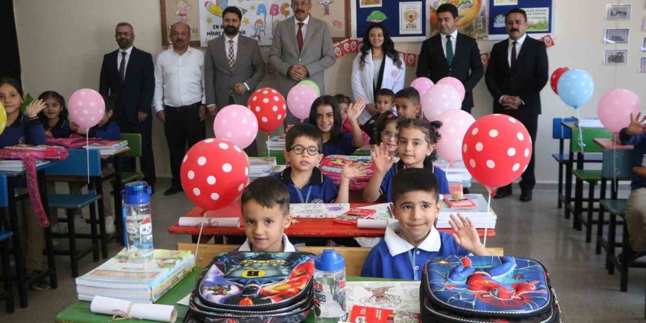 Vali Ali Çelik’ten öğrencilere eğitim öğretim yılı hediyesi