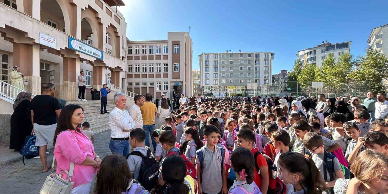 Bingöl’de 60 bin öğrenci ders başı yaptı