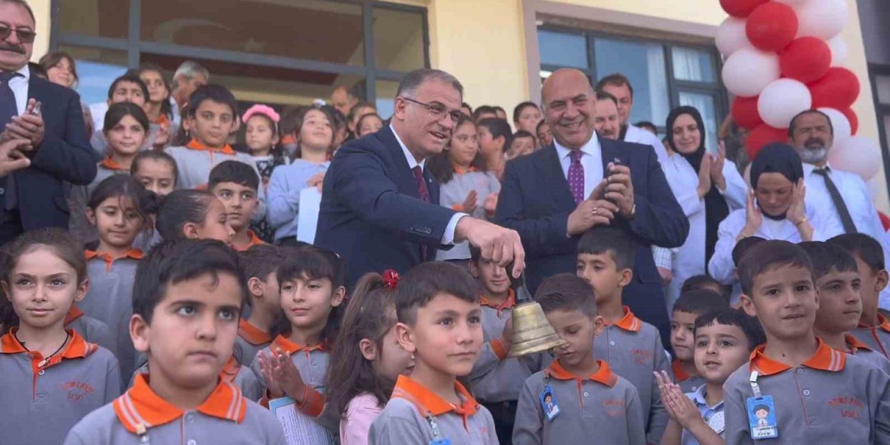 Van’da 275 bin 363 öğrenci için ders zili çaldı