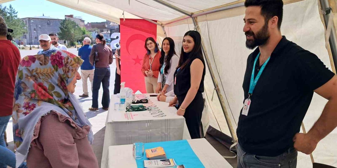 Kars’ta Halk Sağlığı Haftası’nda vatandaşlar bilgilendirildi