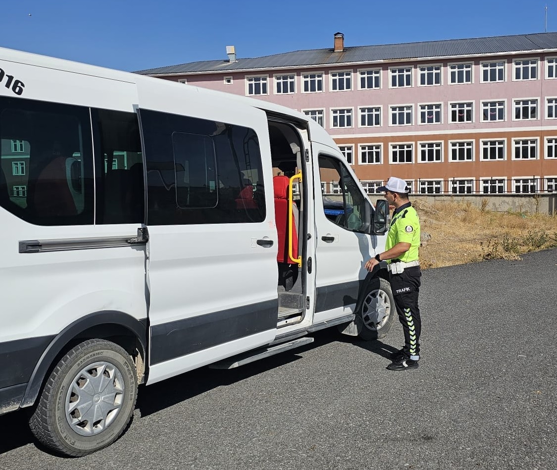 Kars’ta okul servisleri denetlendi