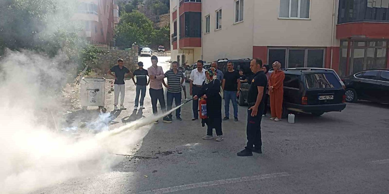 Darende İtfaiyesinden sürücü kursunda yangın eğitimi