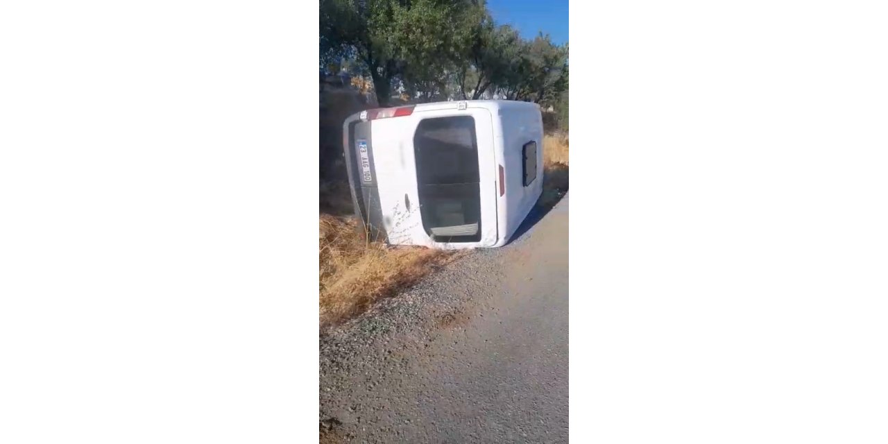 Elazığ’da öğrenci servisi devrildi, kazada yaralanan olmadı