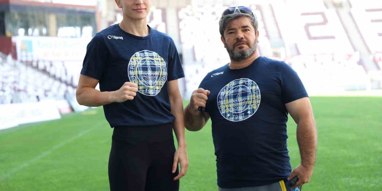 Milli boksör Gizem Özer, dudağındaki uçuktan dolayı elendi