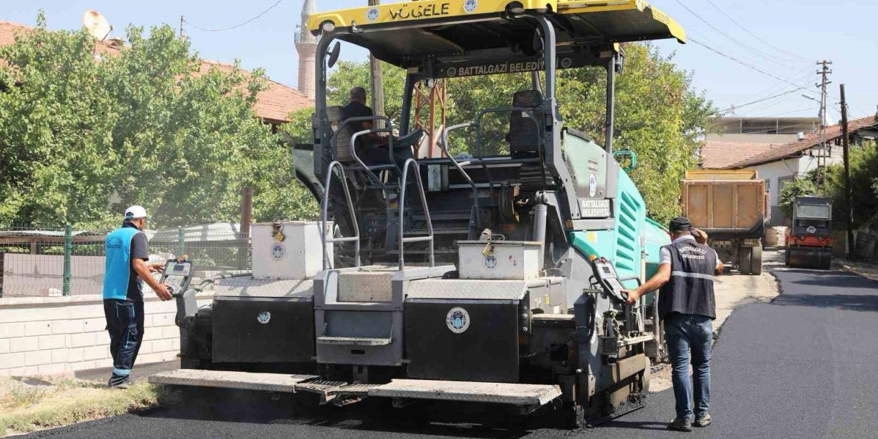 Battalgazi’de yıllardır sorun olan yol, asfaltla çözüldü