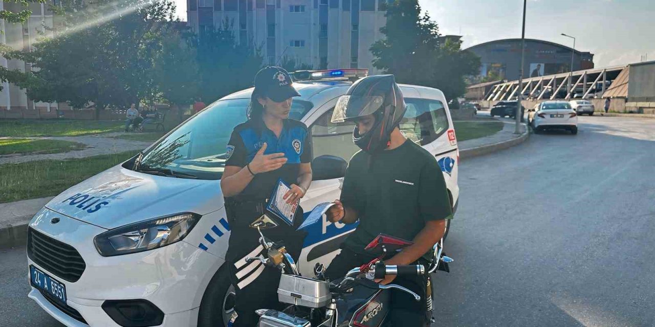 Erzincan’da polislerden sürücülere bilgilendirme