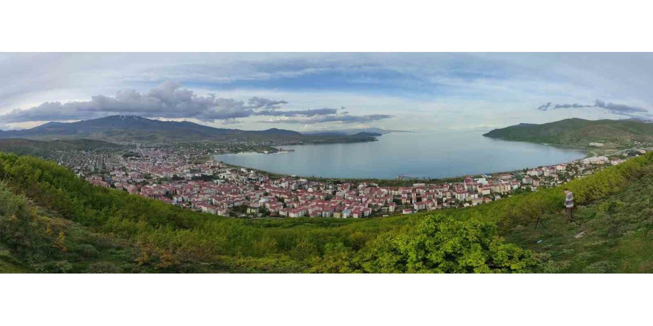 Van Gölü’nde su seviyesi düşüyor