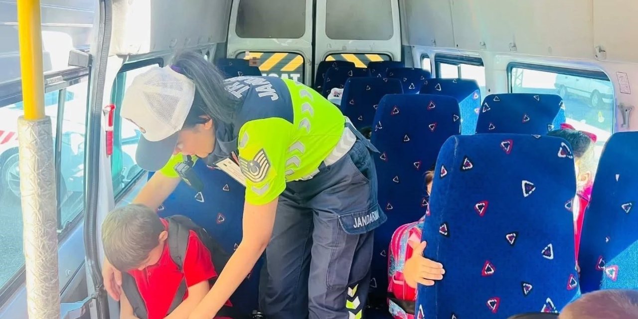 Jandarma okul servis araçlarını denetledi