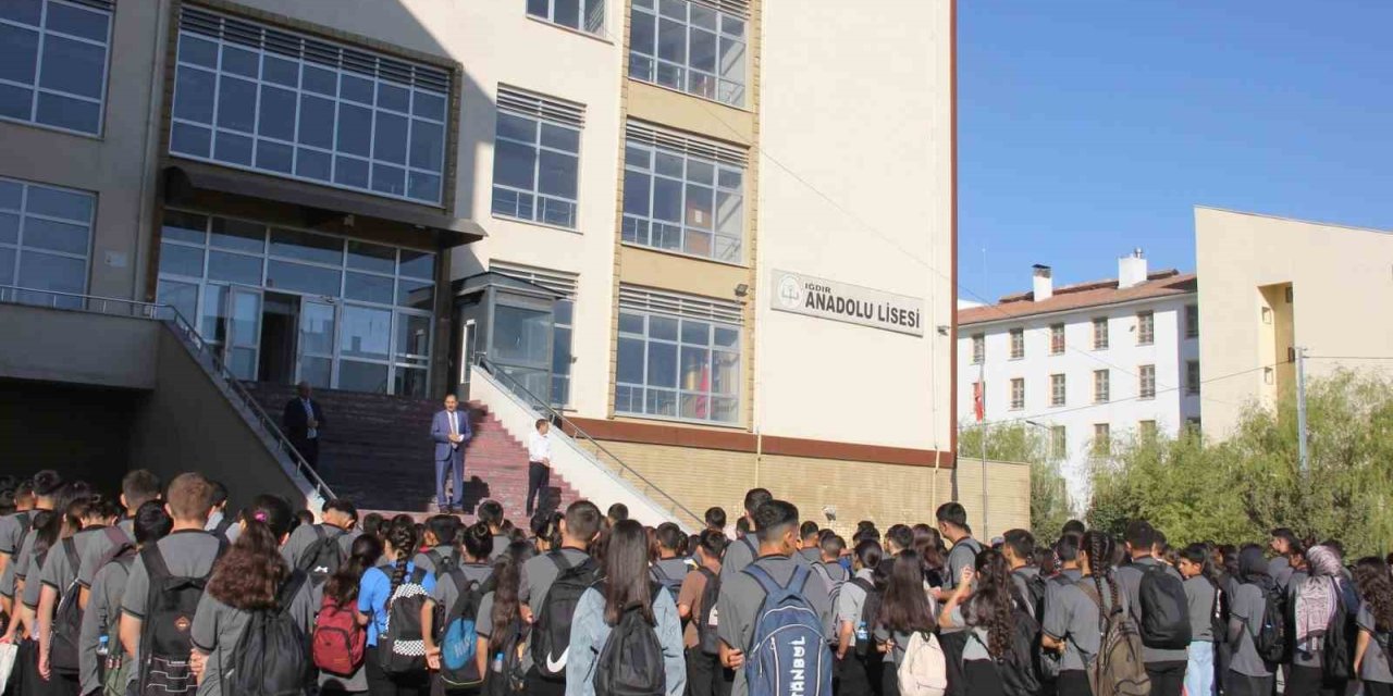Gün, Iğdır Anadolu Lisesi’ni ziyaret etti