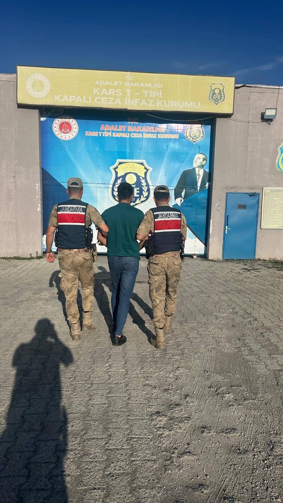 Kars'ta kesinleşmiş hapis cezası bulunan zanlı yakalandı