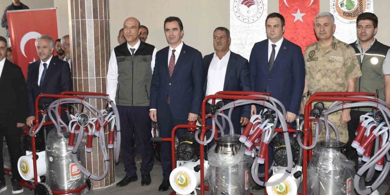 Bitlis’te köylülere süt sağım makinesi desteği