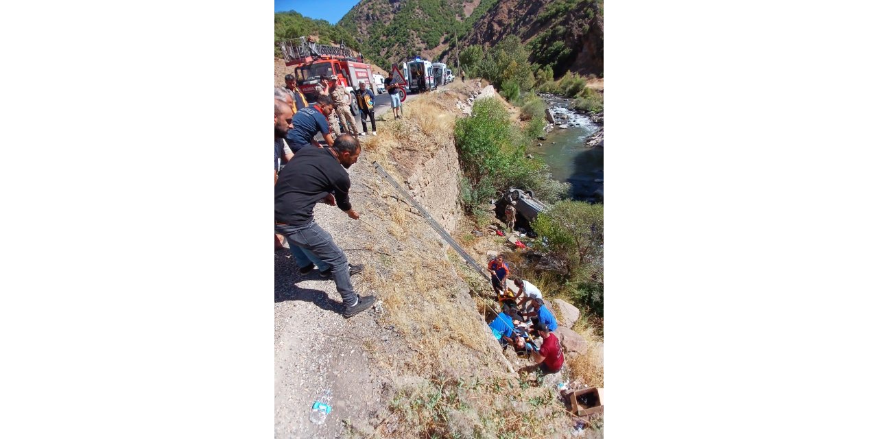 Tunceli’de araç uçuruma yuvarlandı: 3 yaralı