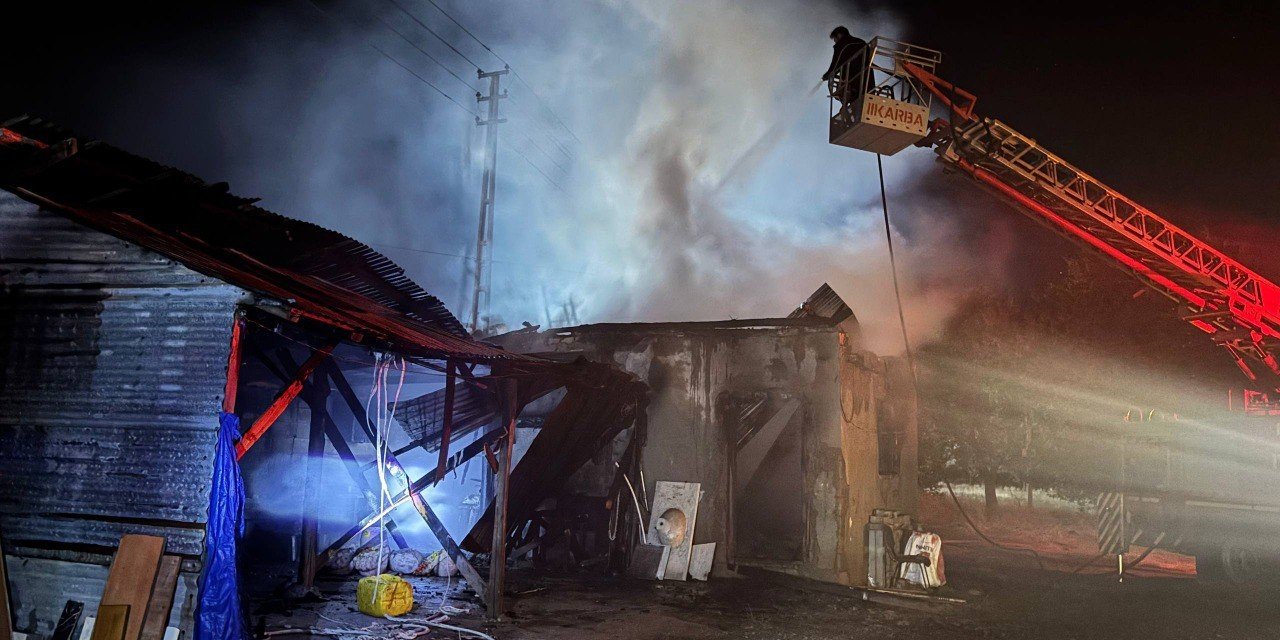 Erzincan’da müştemilat alevlere teslim oldu