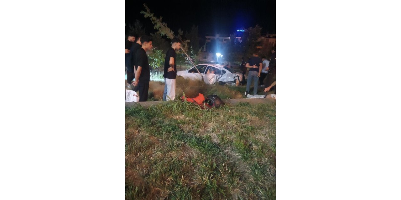 Elazığ’da otomobil Millet Bahçesi’ne girdi: 5 yaralı