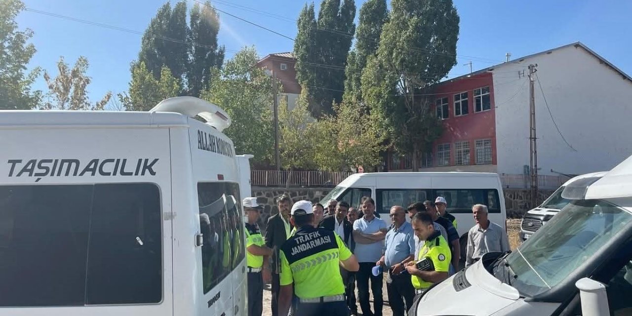 Diyadin’de okul servis araçları ve sürücüler denetlendi