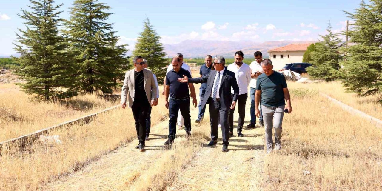 Akçadağ’da yeni mezarlık alanı için çalışmalar başlatıldı