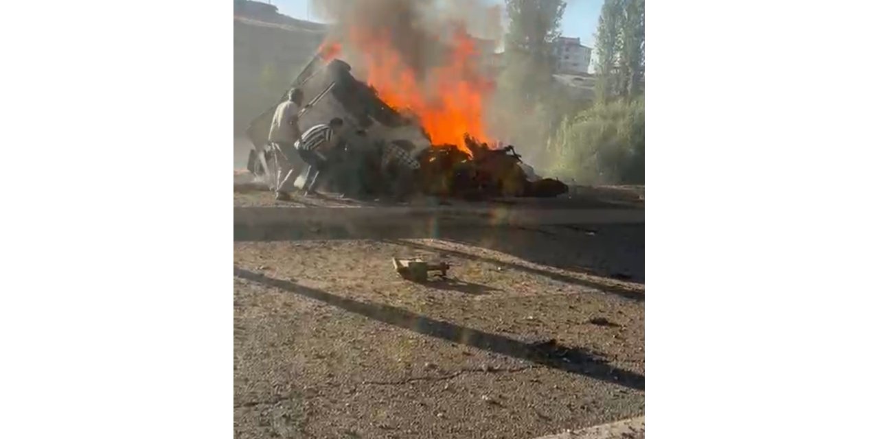 Alev alev yanan tırın sürücüsünü vatandaşlar böyle kurtardı